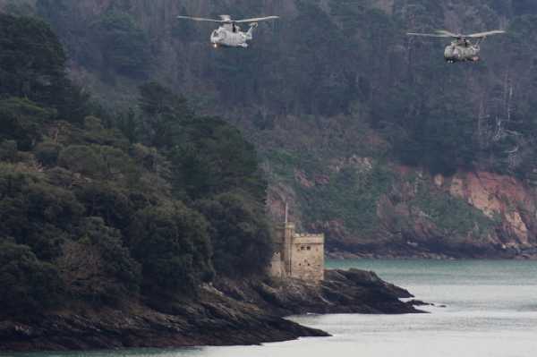 06 January 2021 - 15-00-24
Nice and low in over Kingswear Castle, ZJ118 is the grey craft and ZJ132 is in a fetching shade of green.
-------------------------
Royal Navy Merlin helicopters ZJ118 & ZJ132
